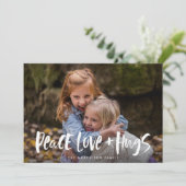 Peace Liebe Hugs Lettern Foto Feiertagskarte (Stehend Vorderseite)