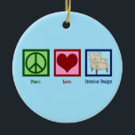 Peace Liebe Interior Design Keramik Ornament<br><div class="desc">Peace Liebe Interior Design. Ein niedliches Dekorationsgeschenk für einen Designer von Zuhause. Freuen Sie sich auf ein hübsches Zeichen der Ruhe,  des Herzens und des eleganten Stuhls.</div>