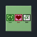Peace Liebe Math Geek Button<br><div class="desc">Ein Friedenszeichen,  ein Herz und eine ganze Zahl unter einem quadratischen Wurzelzeichen für einen mathematischen Nerd. Ein niedliches Nerd Geschenk für einen Mathelfer.</div>