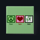 Peace Liebe Math Geek Button<br><div class="desc">Ein Friedenszeichen, ein Herz und eine ganze Zahl unter einem quadratischen Wurzelzeichen für einen mathematischen Nerd. Ein niedliches Nerd Geschenk für einen Mathelfer.</div>
