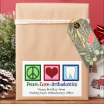 Peace Liebe Orthodontics Custom Christmas Rechteckiger Aufkleber<br><div class="desc">Ein niedlicher individualisierbarer Kieferorthopäden-Weihnachtsgeschenksticker mit einem Friedenszeichen,  Herz und Zahn. Peace Liebe Kieferorthopädie Ferienaufkleber für jemanden,  der Zähne mit Klammern fixiert.</div>