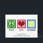 Peace Liebe Pickleball Niedlich anpassbar Feiertagskarte<br><div class="desc">Peace Liebe Pickleball-Urlaubskarte für einen Pickle-Ball-Spieler mit einem niedlichen Friedenszeichen,  Herz und einem Gelbball für den Sport. Personalisieren Sie mit Ihrer eigenen Happy Holidays Nachricht für hübsche Sportclub Weihnachtskarten.</div>