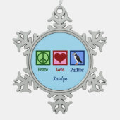 Peace Liebe Puffins Niedliches Blue Puffin Schneeflocken Zinn-Ornament (Vorderseite)