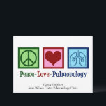 Peace Liebe Pulmonology Customizable Pulmonologe Feiertagskarte<br><div class="desc">Peace Liebe Pulmonology Urlaubskarten. Eine coole Pulmonologe Weihnachtskarte für einen Lungenarzt oder eine Krankenschwester mit einem Friedenszeichen,  Herz und Lunge. Ein großartiges Design für einen Lungenspezialisten,  der Asthma und andere Atembeschwerden Leckereien macht.</div>