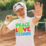 Peace Liebe Tennis Ball Niedlich Team Player T-Shirt<br><div class="desc">Ich Liebe Tennisspielen. Ein niedliches Tennisspieler Weihnachtsgeschenk mit einem gelben Tennisball als O in der Liebe. Ruhe und Tennis in Blau und Grün geschrieben.</div>