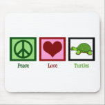 Peace Liebe Turtles Mousepad<br><div class="desc">Ein grünes Friedenszeichen,  ein Herz und eine bezaubernde Schildkröte.</div>