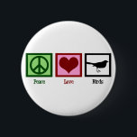 Peace Love Birds Button<br><div class="desc">Vögel sind ein schönes Geschenk der Natur. Dieser hübsche Knopf verfügt über ein grünes Friedenszeichen,  ein rotes Herz und eine schwarze Vogelsilhoutte,  die auf einem Platz sitzt. Ein niedliches Weihnachtsgeschenk für einen Vogelbeobachter in die Vogelbeobachtung.</div>