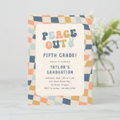 Peace Out 5th Grade Groovy Graduation Party Einladung (Stehend Vorderseite)