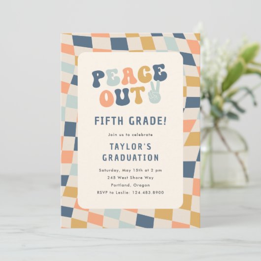 Peace Out 5th Grade Groovy Graduation Party Einladung (Stehend Vorderseite)