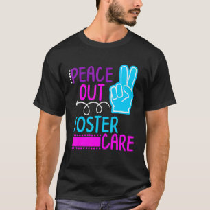 Peace Out Foster Care Kids Moderner Tag der Adopti T-Shirt