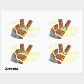 Peace Out: Hakuna Matata Vibes unterzeichnen Ovaler Aufkleber (Blatt)