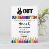 Peace Out Kindergarten Spaß Farbenfroher Abschluss Einladung (Stehend Vorderseite)