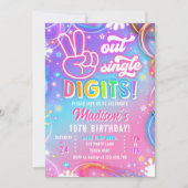 Peace Out Single Digits Neon Glow Girl Birthday Einladung (Vorderseite)