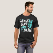 Peace Out Third Grade Gefärbte Krawatte Abschluss T-Shirt (Vorne ganz)