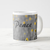 "Peace" Phrase, Feld der Sonnenblumen, Schwarz & W Jumbo-Tasse (Vorderseite Rechts)