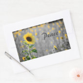 "Peace" Phrase, Feld der Sonnenblumen, Schwarz & W Rechteckiger Aufkleber (Umschlag)