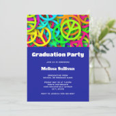 Peace Sign Pattern Groovy 60er Jahre Vibe Abschlus Einladung (Stehend Vorderseite)