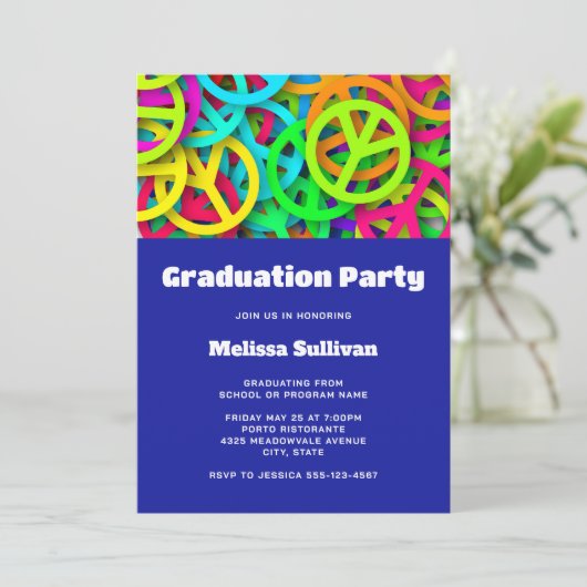 Peace Sign Pattern Groovy 60er Jahre Vibe Abschlus Einladung (Stehend Vorderseite)