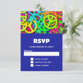 Peace Sign Pattern Groovy 60ties Vibe Wedding RSVP Karte (Stehend Vorderseite)