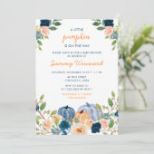 Peach and Navy Blue Pumpkins Baby Shower Einladung (Stehend Vorderseite)