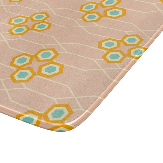 Peach background hexagonal floral pattern  schneidebrett (Ecke)
