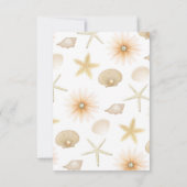 Peach Beach Seashells Blume Modernes Hochzeitsszen Einladung (Rückseite)