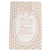 Peach & Beige Fancy Floral Bridal Shower Favor Mittlere Geschenktüte (Rückseite)