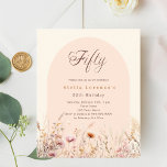 Peach beige Wildblume 50. Geburtstagsfeier<br><div class="desc">Eine elegante Wildblume. Cremefarbener Hintergrund und pfirsichfarbener Bogen. Die Wildblumen sind in Beige,  Rosa und Aquarell gehalten. 1 Blatt = 1 Einladung mit Druckkante bis Kante.</div>