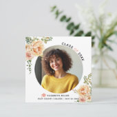 Peach-Blume-Klasse des Abschluss-Fotos 2025 Ankündigung (Stehend Vorderseite)