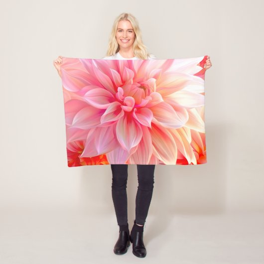 Peach Blush Dahlia Blossom Fleecedecke (Beispiel)