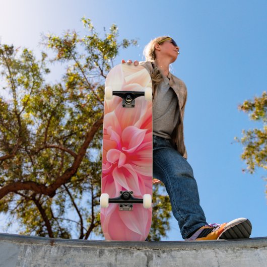 Peach Blush Dahlia Blossom Skateboard (Außenbereich 1)