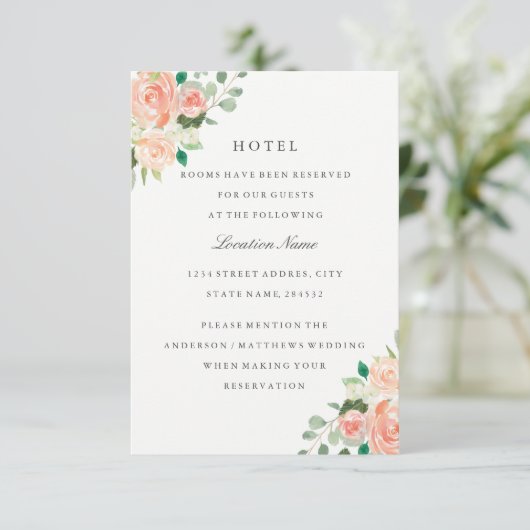 Peach Blush Floral Wedding Hotel Unterkunft Begleitkarte (Stehend Vorderseite)
