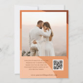 Peach Boho Waves Modernes Script QR Code Hochzeit Einladung (Rückseite)