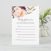 Peach & Burgundy Bloral Baby Shooting Game Einladung (Stehend Vorderseite)