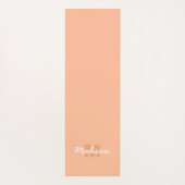 Peach color of 2024 with custom Monogram name Yogamatte (Rückseite)