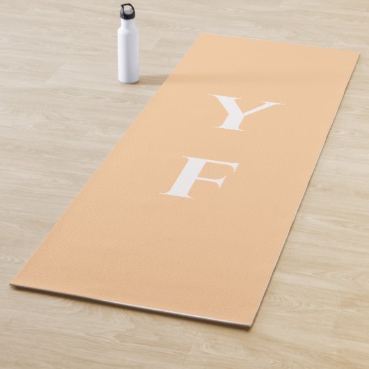 Peach color yoga mat with custom name initials yogamatte (Beispiel)