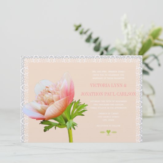 Peach Coral and Lace Peony Floral Wedding Einladung (Stehend Vorderseite)