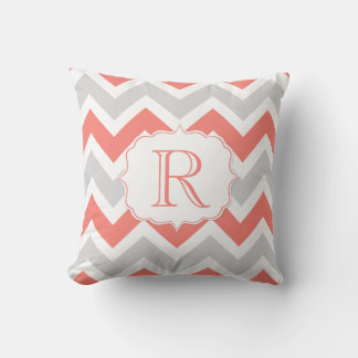 Peach Coral Grau Zickzack Muster Monogramm Kissen