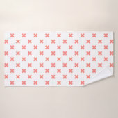 Peach cross stitches auf weiß badehandtuch (Badehandtuch)