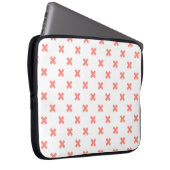 Peach cross stitches auf weiß laptopschutzhülle (Vorne Rechts)