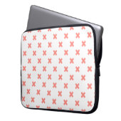Peach cross stitches auf weiß laptopschutzhülle (Vorderseite Links)
