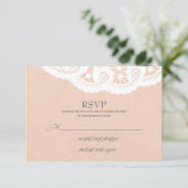 Peach Doily Wedding RSVP Karte (Stehend Vorderseite)