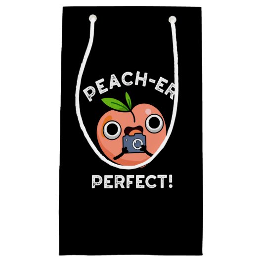 Peach-er Perfect Funny Peach Pun Dark BG Kleine Geschenktüte (Vorderseite)