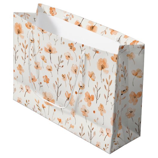 Peach Floral Birthday Große Geschenktüte (Vorderseite Schrägansicht)