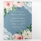 Peach floral Lace Dusty Blue QR Code Hochzeit Dreifach Gefaltete Einladung (Innen Erste Seite)