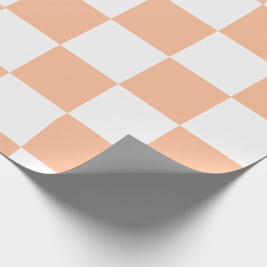 Peach Fuzz Checkered Gingham Pattern Geschenkpapier (Ecke)