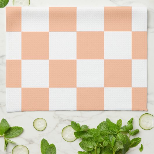 Peach Fuzz Checkered Gingham Pattern Geschirrtuch (Gefaltet)