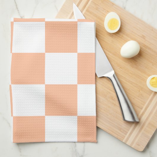 Peach Fuzz Checkered Gingham Pattern Geschirrtuch (Viertel Falte)