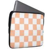 Peach Fuzz Checkered Gingham Pattern Laptopschutzhülle (Vorne Rechts)