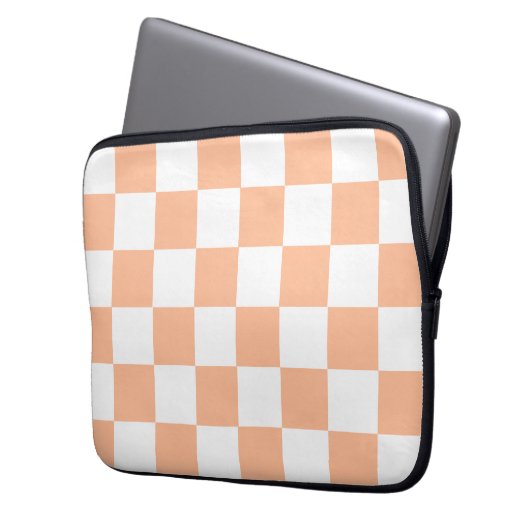 Peach Fuzz Checkered Gingham Pattern Laptopschutzhülle (Vorderseite Links)